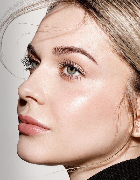 Double Ended Volume Mascara Model